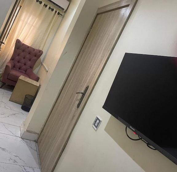 2508 Hotel And Suites