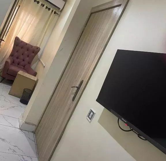 2508 Hotel And Suites
