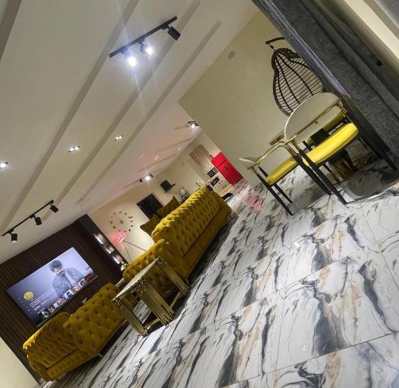 2508 Hotel And Suites