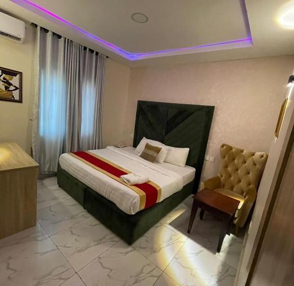 2508 Hotel And Suites