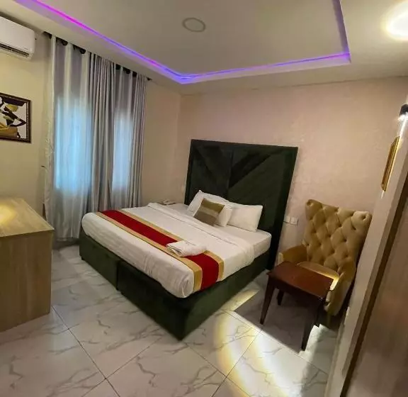 2508 Hotel And Suites
