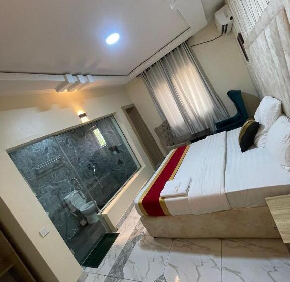 2508 Hotel And Suites