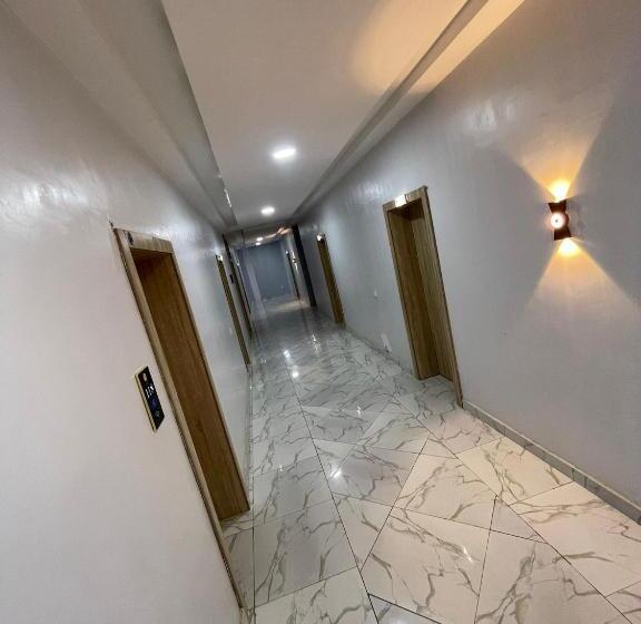 2508 Hotel And Suites