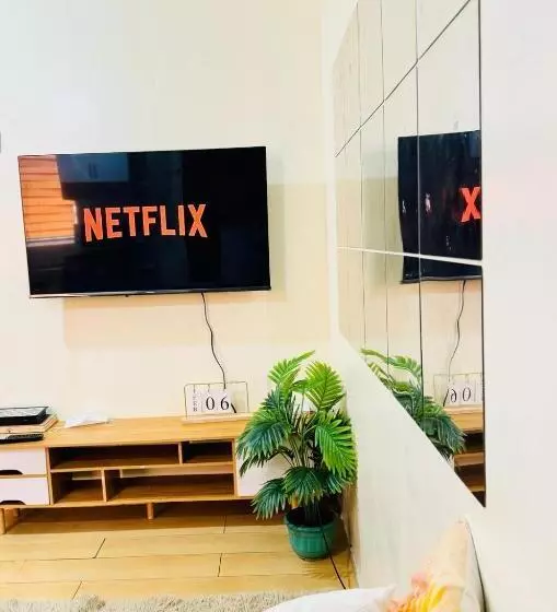 Feels Like Homie Staycation