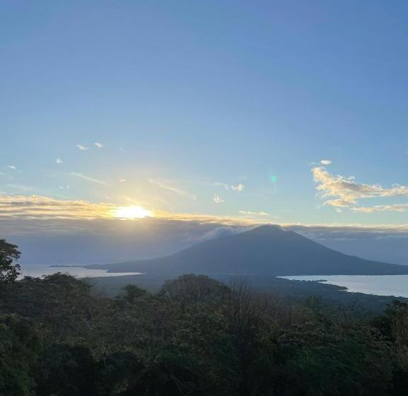 هتل کپسول Mama Cita Café House