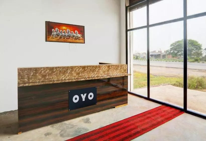 Hotelli Oyo Moon Sez