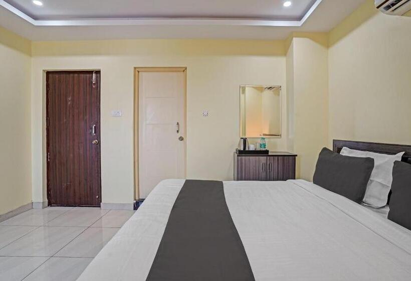 Отель Oyo Sri Sai Lodge