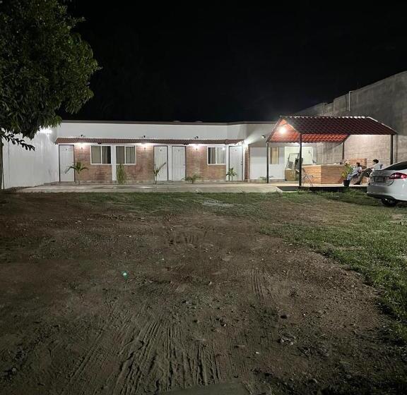 فندق Posada Don Roberto