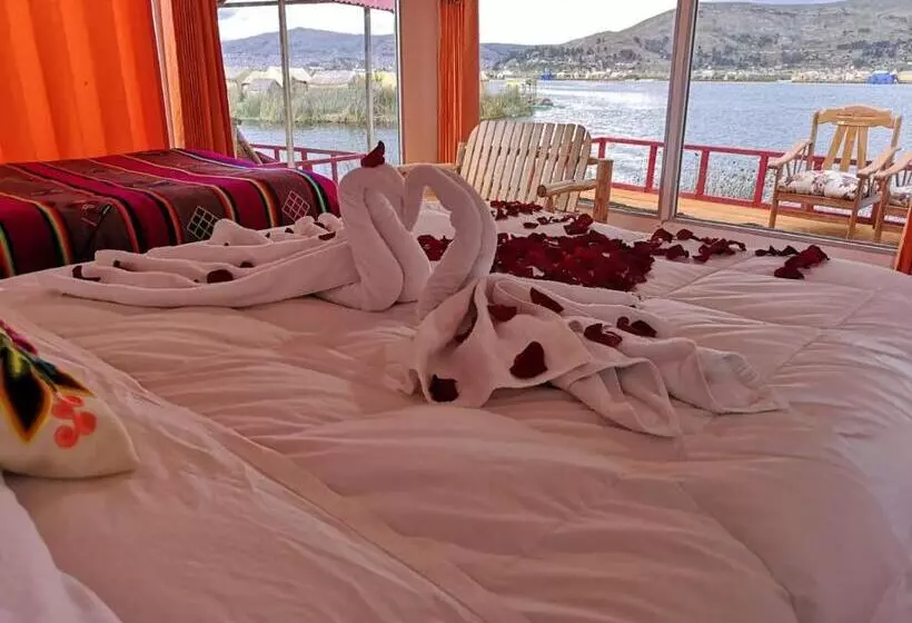 هتل Uros Suma Qhota Lodge
