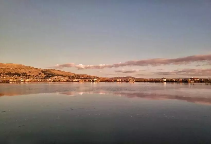 هتل Uros Suma Qhota Lodge