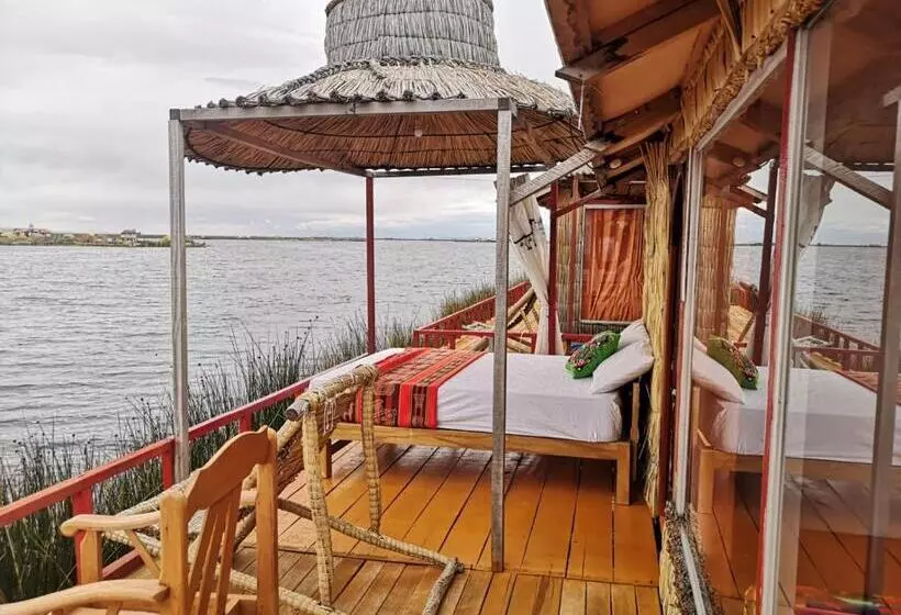 هتل Uros Suma Qhota Lodge