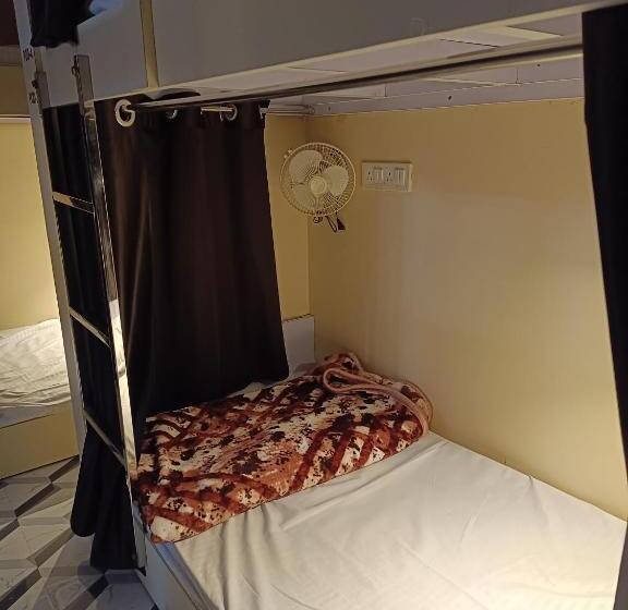 Kashi Vandanam Hostel