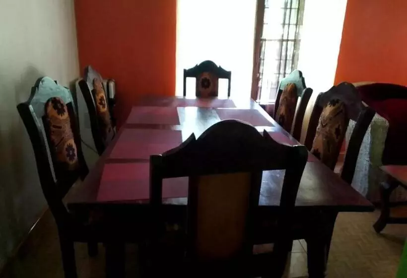 پانسیون 3 Bed Guesthouse With With Water, Electricity Wifi