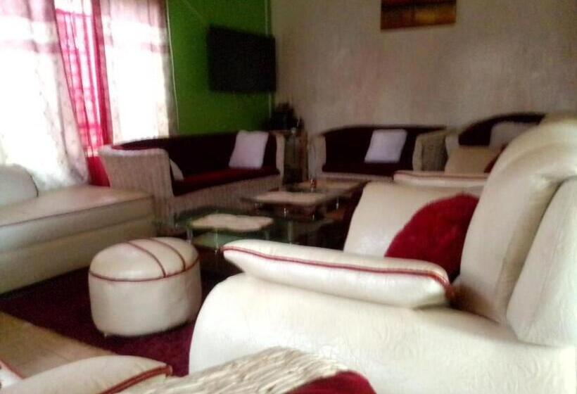 پانسیون 3 Bed Guesthouse With With Water, Electricity Wifi