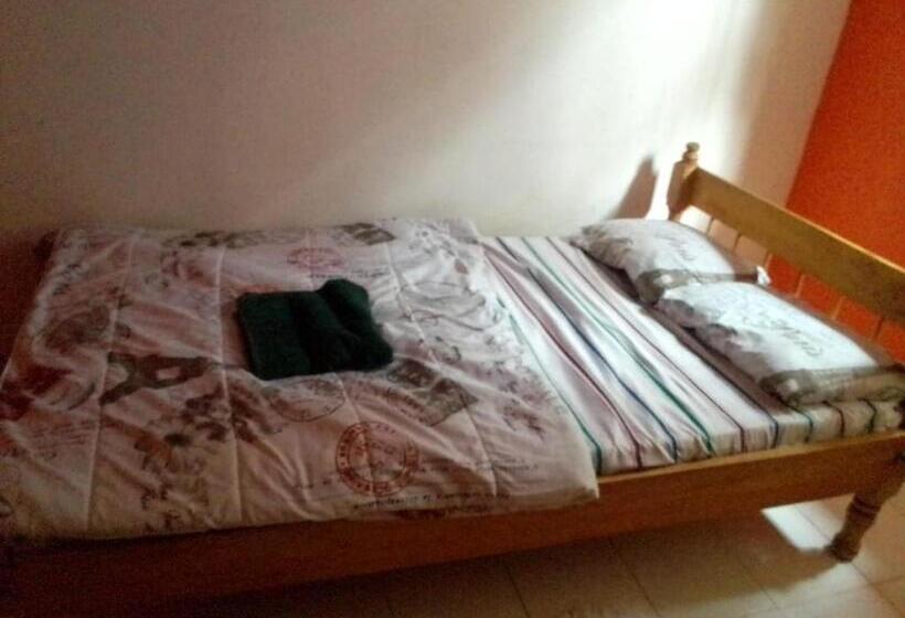 پانسیون 3 Bed Guesthouse With With Water, Electricity Wifi