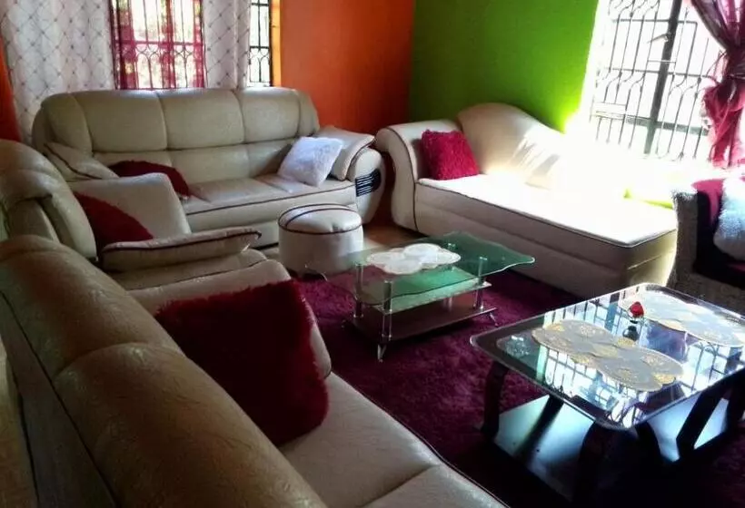 پانسیون 3 Bed Guesthouse With With Water, Electricity Wifi