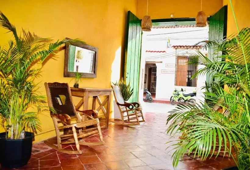 ペンション Hostal La Momposina