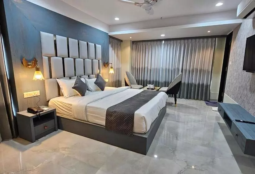 The Eiffel Hotel & Banquet