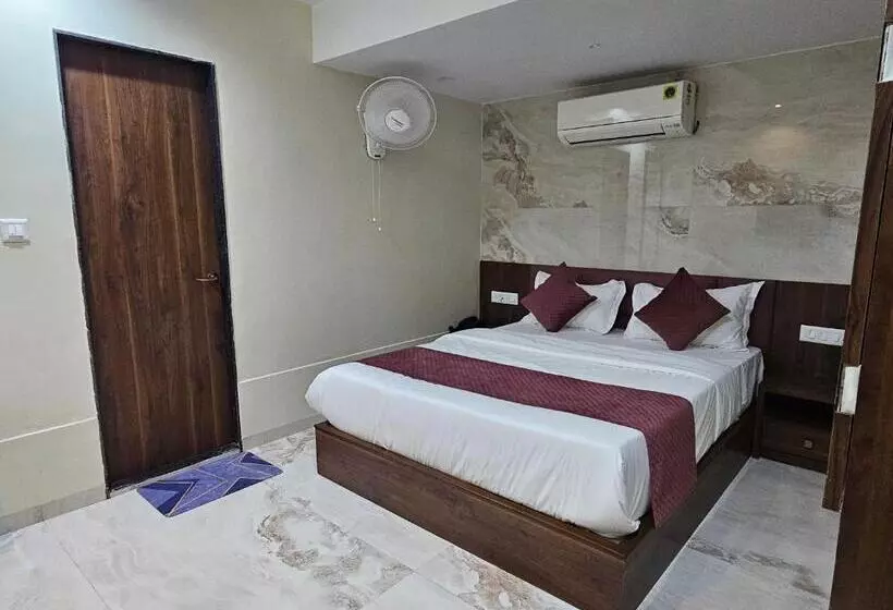 The Eiffel Hotel & Banquet