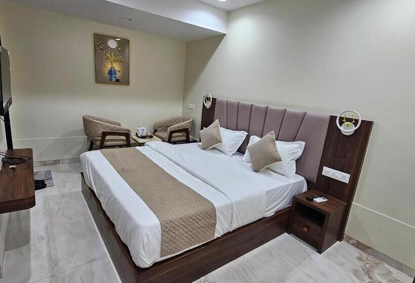 The Eiffel Hotel & Banquet