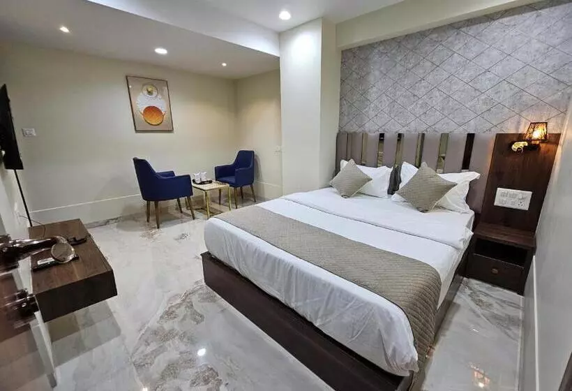 The Eiffel Hotel & Banquet