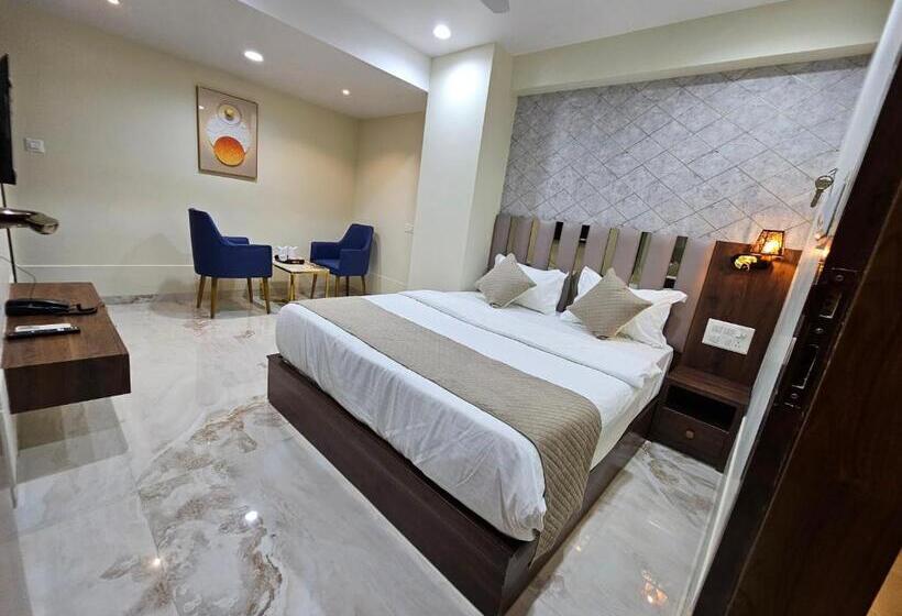 The Eiffel Hotel & Banquet