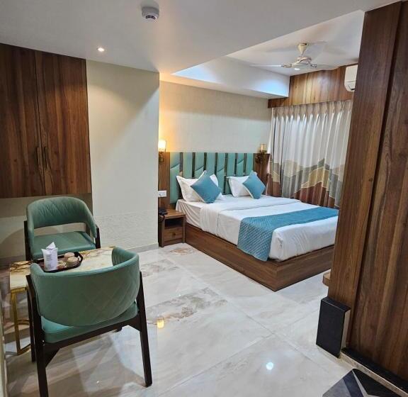 The Eiffel Hotel & Banquet