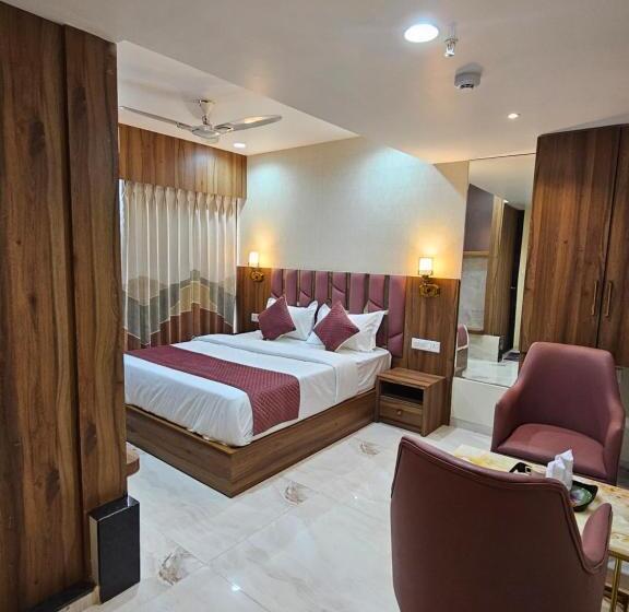 The Eiffel Hotel & Banquet