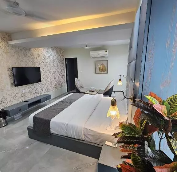 The Eiffel Hotel & Banquet