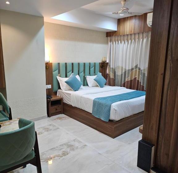 The Eiffel Hotel & Banquet