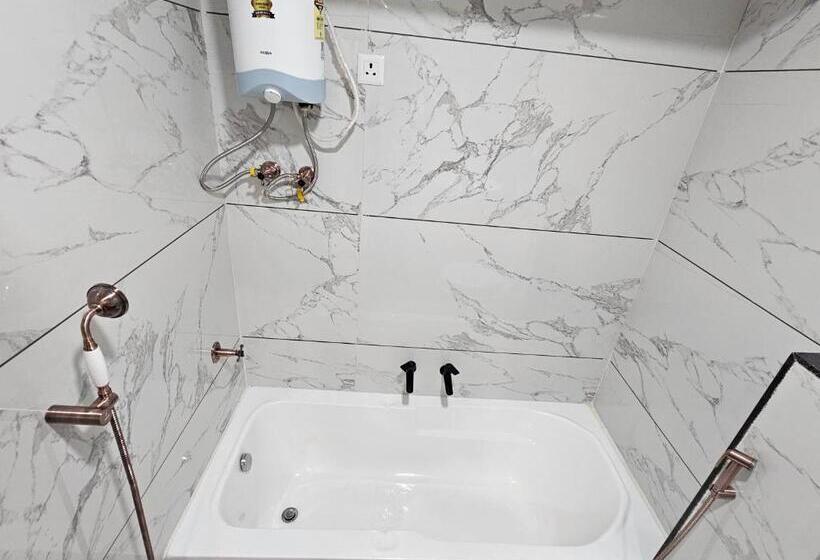 The Eiffel Hotel & Banquet