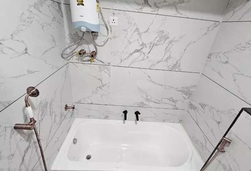 The Eiffel Hotel & Banquet