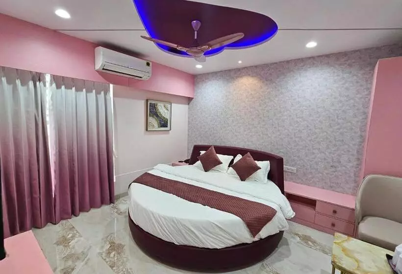 The Eiffel Hotel & Banquet