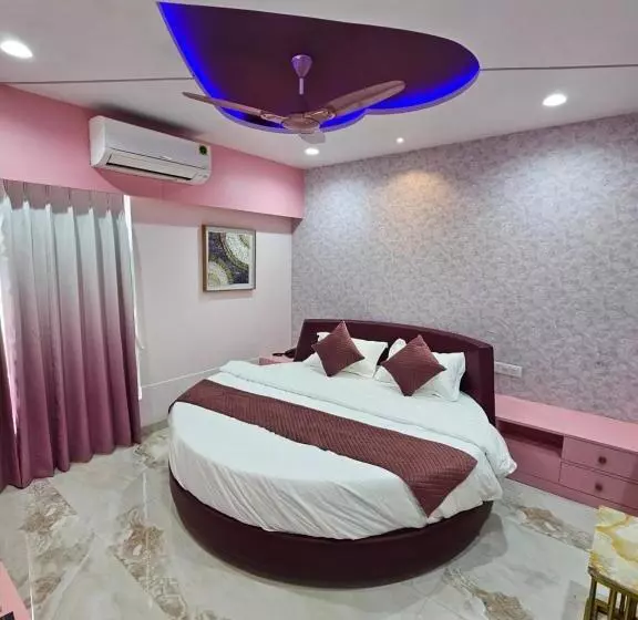 The Eiffel Hotel & Banquet