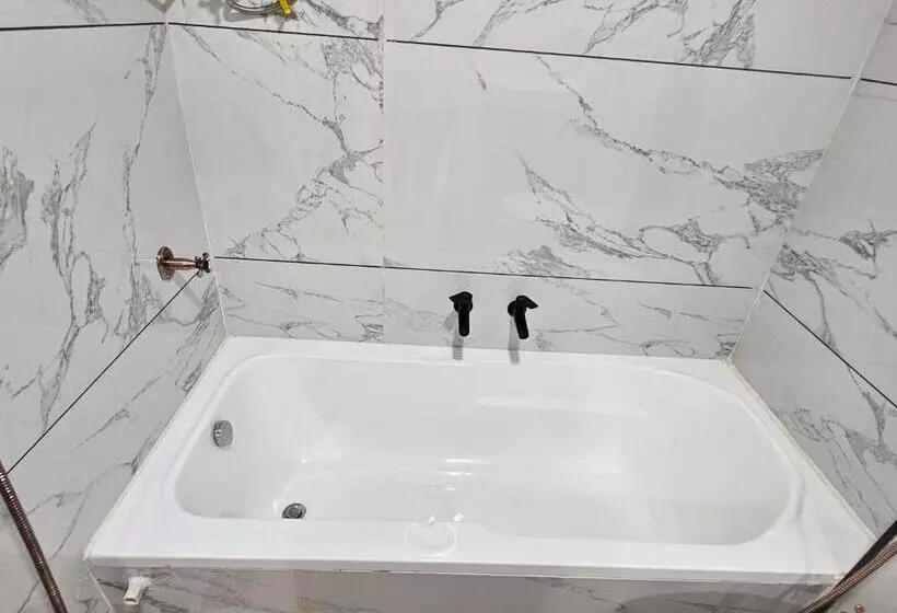 The Eiffel Hotel & Banquet