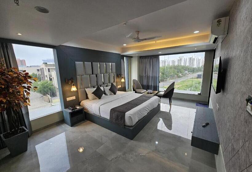 The Eiffel Hotel & Banquet