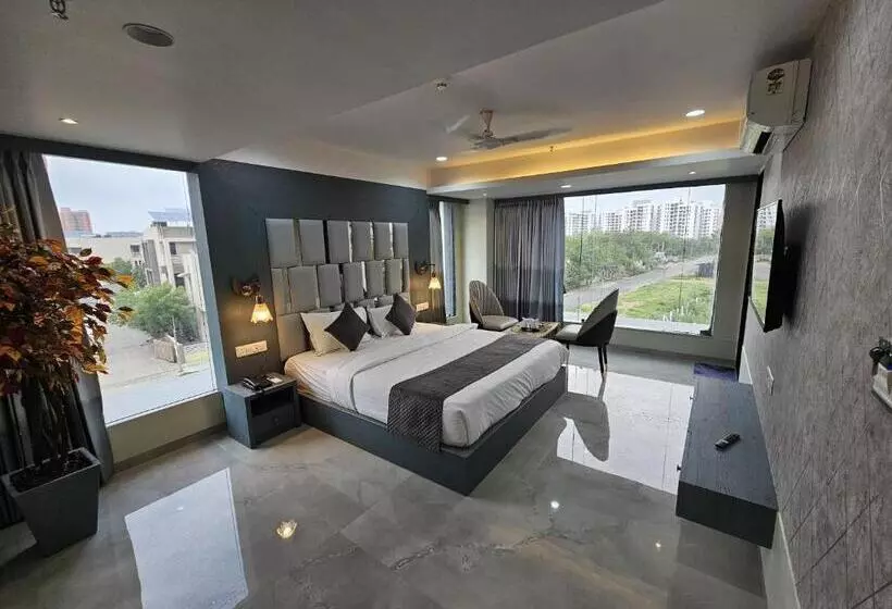 The Eiffel Hotel & Banquet