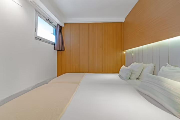 Be Room Bronze Suite