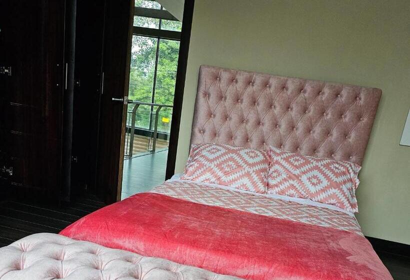 Bed and Breakfast El Palacete De La Duqueza , Siéntete Como En La Realeza En Macas