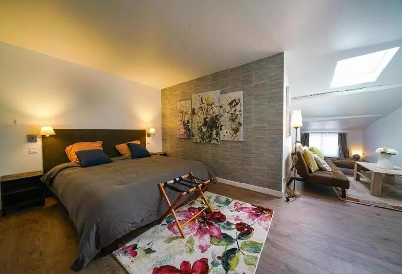 ベッドアンドブレックファースト Gîte En Face Du Château De Nizas, Totale Renovation Et Changement De Proprietaire, 4 Chambres D Hôte