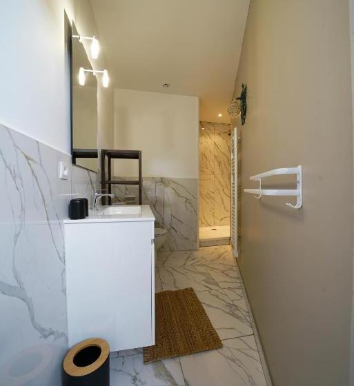 צימר Gîte En Face Du Château De Nizas, Totale Renovation Et Changement De Proprietaire, 4 Chambres D Hôte