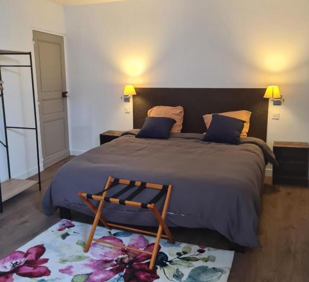 צימר Gîte En Face Du Château De Nizas, Totale Renovation Et Changement De Proprietaire, 4 Chambres D Hôte