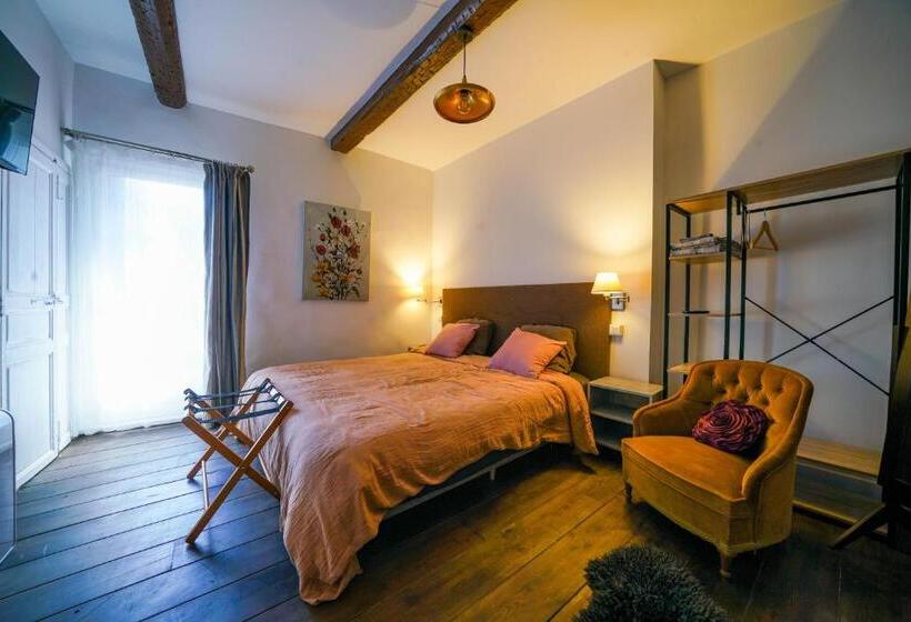 צימר Gîte En Face Du Château De Nizas, Totale Renovation Et Changement De Proprietaire, 4 Chambres D Hôte