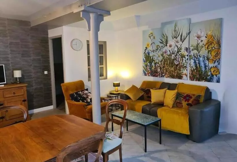 ベッドアンドブレックファースト Gîte En Face Du Château De Nizas, Totale Renovation Et Changement De Proprietaire, 4 Chambres D Hôte