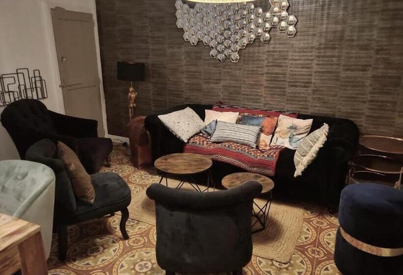 צימר Gîte En Face Du Château De Nizas, Totale Renovation Et Changement De Proprietaire, 4 Chambres D Hôte