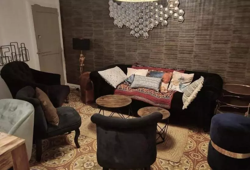 ベッドアンドブレックファースト Gîte En Face Du Château De Nizas, Totale Renovation Et Changement De Proprietaire, 4 Chambres D Hôte