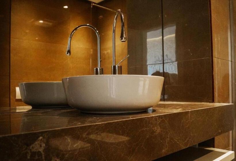 فندق Luxury Suites Eizhen