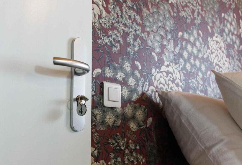 Отель Maison Capdet