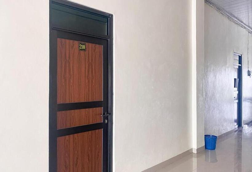 Отель Reddoorz Near Institut Teknologi Sumatera Itera Lampung