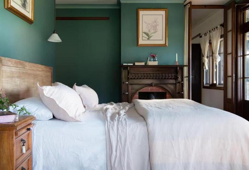 هتل The Farmhouse